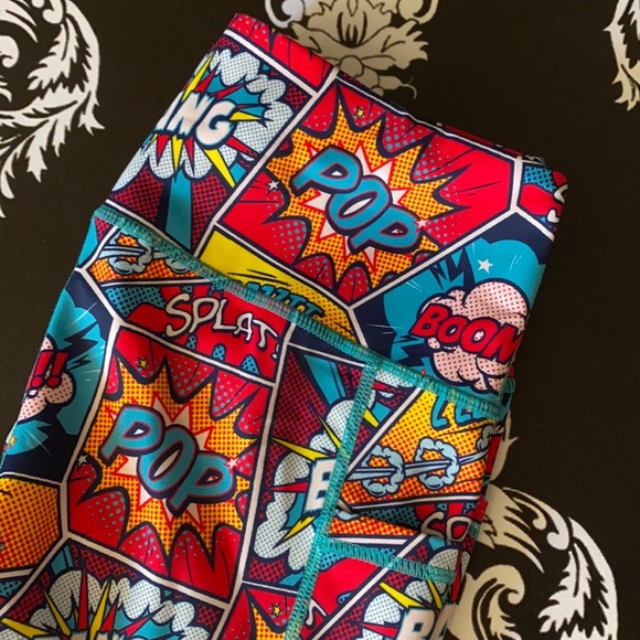 🍀 NEW! Colorful Super Hero Workout Legging Capris - Picture 3 of 6